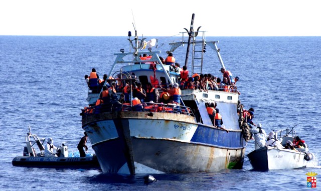 italian-navy-rescues-migrants-from-a-boat-in-the-data