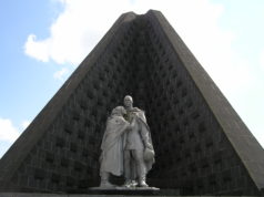 Súd: Kulichova socha sa musí vrátiť na dukliansky pamätník