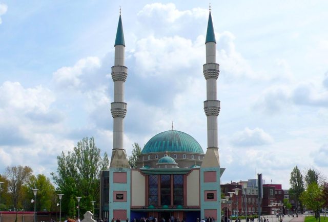 holandskí poslanci žiadajú informácie o financovaní mešít 3