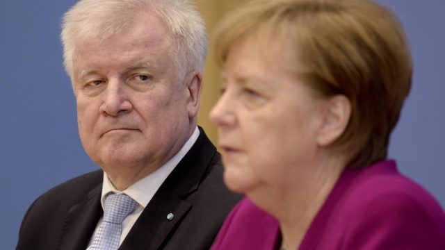 Horst SEEHOFER CSU und Bundeskanzlerin Angela MERKEL CDU 12 03 2018 Horst SEEHOFER CSU a