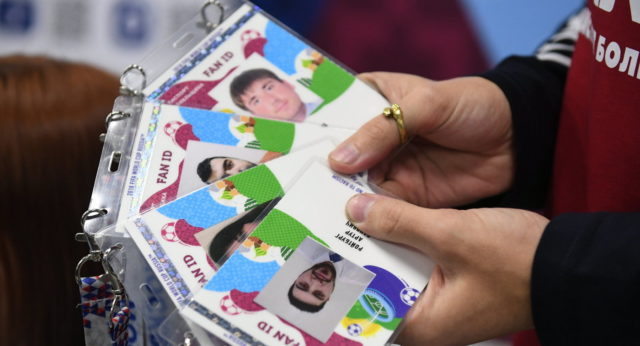 migranti zneužívajú preukazy fanúšikov z majstrovstiev sveta na cestu do eú 1