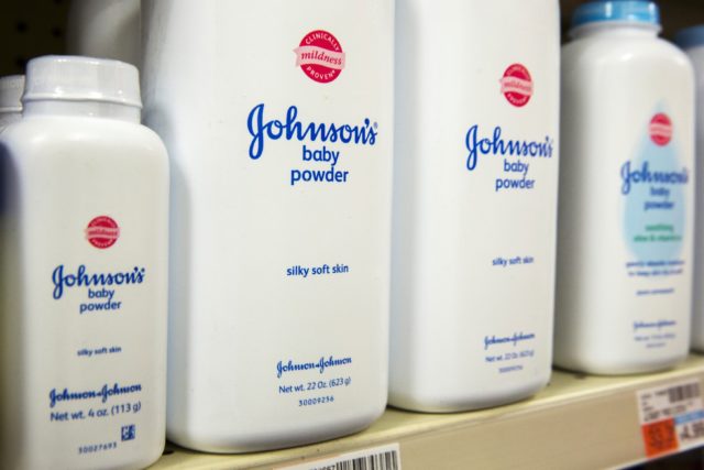 johnson & johnson musí zaplatiť 4,7 miliardy dolárov ženám s onkologickým ochorením 1