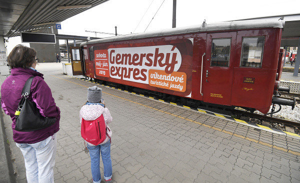 Mimoriadny-turisticky-vlak-Gemersky-expres