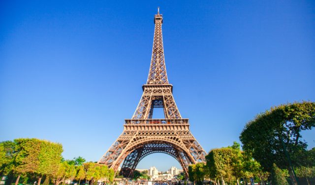 eiffelova veža má 130 rokov 1