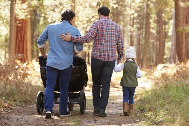 rusko je proti adopciám detí homosexuálnymi pármi