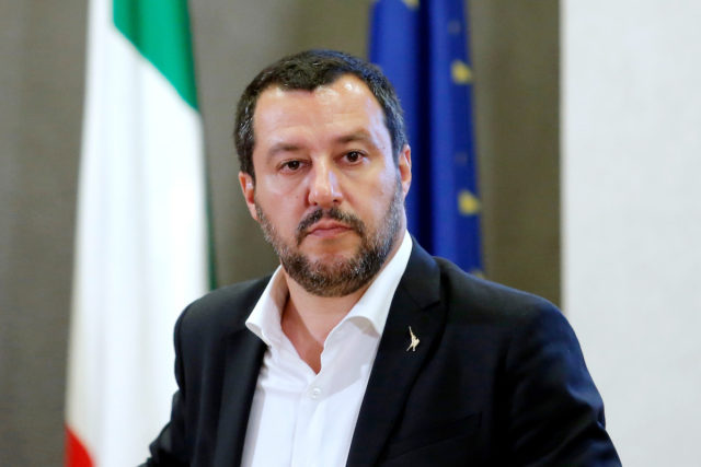 salvini_nikomu nedovolím vystúpiť z lode s migrantmi na lampeduse 1