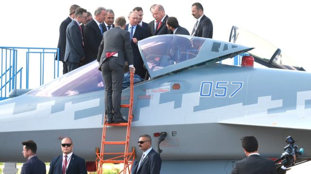 turecko zvažuje dovoz ruských stíhačiek su-35 a su-57