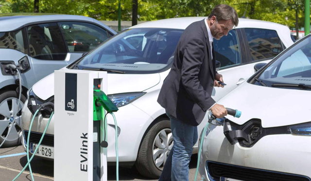 nabijanie_elektromobilu