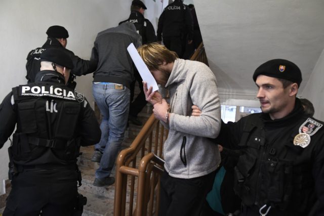 trojica obvinených pôjde pre výbuch v bytovke do väzby