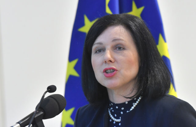 jourová_rusko a čína vedú digitálnu vojnu proti demokracii v európe