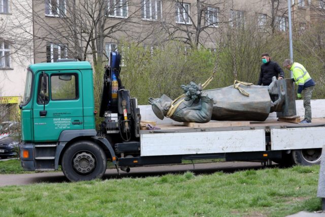 socha_konev_odstranenie