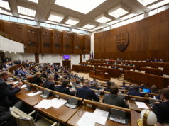 Poslanci po odhlasovaní návrhov ukončili rokovanie