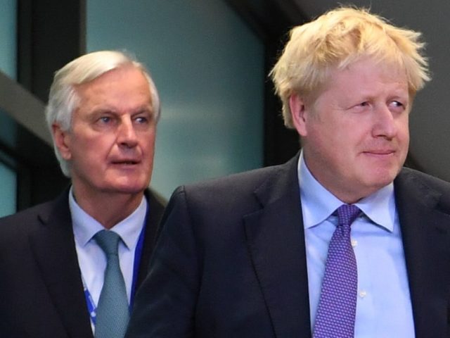 johnson hrozí odchodom z eú bez dohody, brusel chce vysvetlenie 1 michel barnier a boris johnson