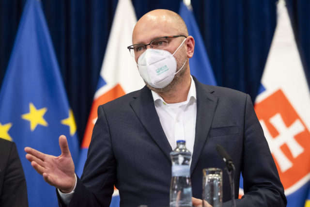 sulík_vláda neplánuje obmedzenia počas sviatkov