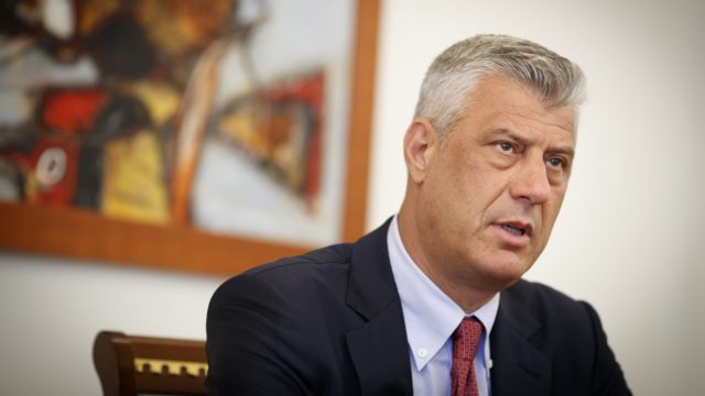 kosovský prezident thaci odstupuje_v haagu ho obžalovali z vojnových zločinov