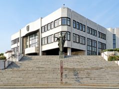 Poslanci pokračujú v diskusii o voľbe zo zahraničia