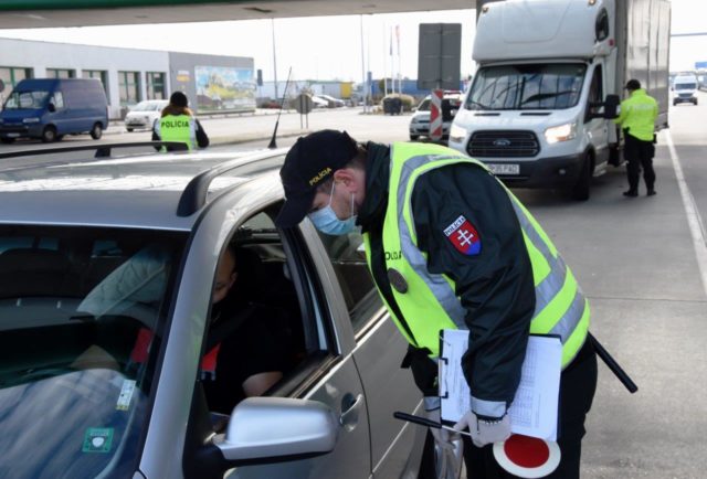 nezaočkovaní pendleri budú mesačne platiť za testy stovky eur