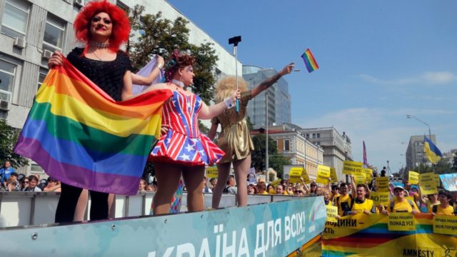 zelenskyj zvažuje legalizáciu homosexuálnych manželstiev