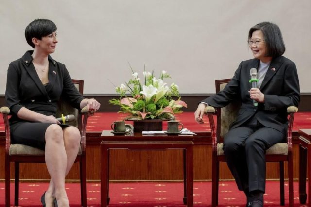 pekarova_adamova_cchaj jing-wen