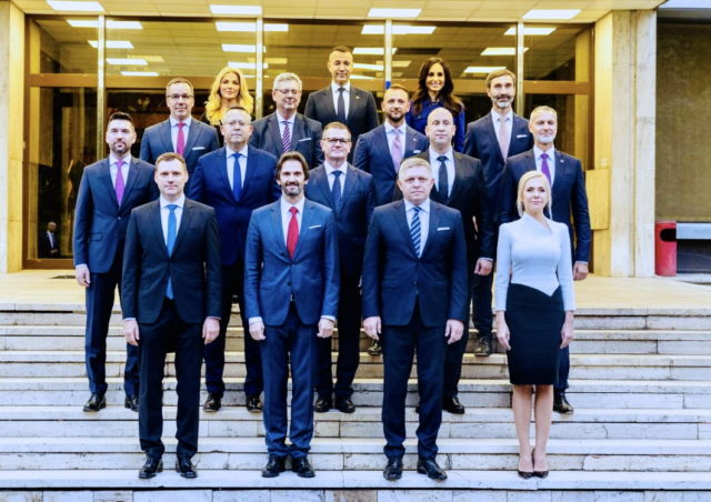 4_vlada_roberta_fica