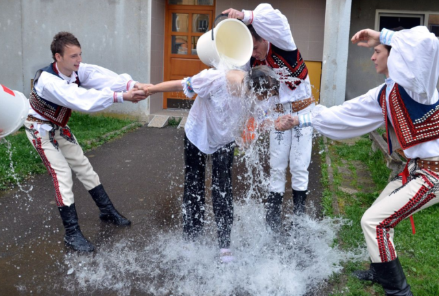 velka_noc_oblievacka