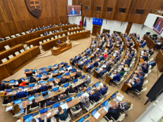 Poslanci v pondelok pokračujú v rokovaní neverejnými bodmi rozpravy