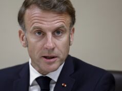 Macron tvrdí, že po budúcoročných voľbách odíde z politiky