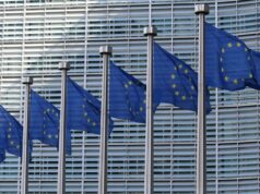 EP žiada, aby EK začala konanie o zmrazení eurofondov Slovensku